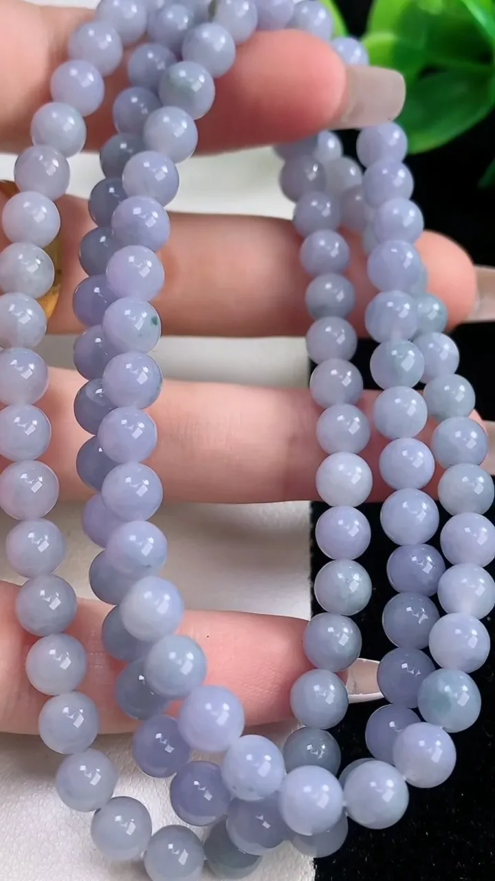 天然A货翡翠紫罗兰圆珠项链，尺寸6.1-108颗，重量:44.41g12月11日
工厂直销收藏佳品,种好水足，色泽均匀，有种有色，上手高大气！