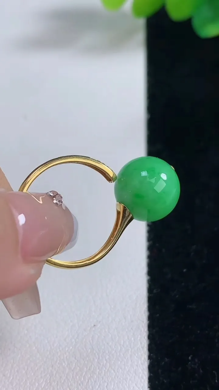 天然A货翡翠圆珠戒指，尺寸11.3，重量:3.76g2025年12月11日
工厂直销收藏佳品,种好水足，色泽均匀，有种有色，上手高大气！