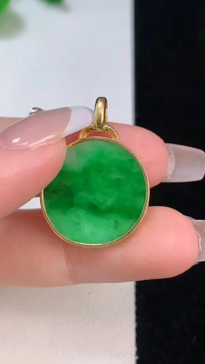 天然A货翡翠无事牌吊坠，尺寸28-20-2，重:2.54g
12月11日