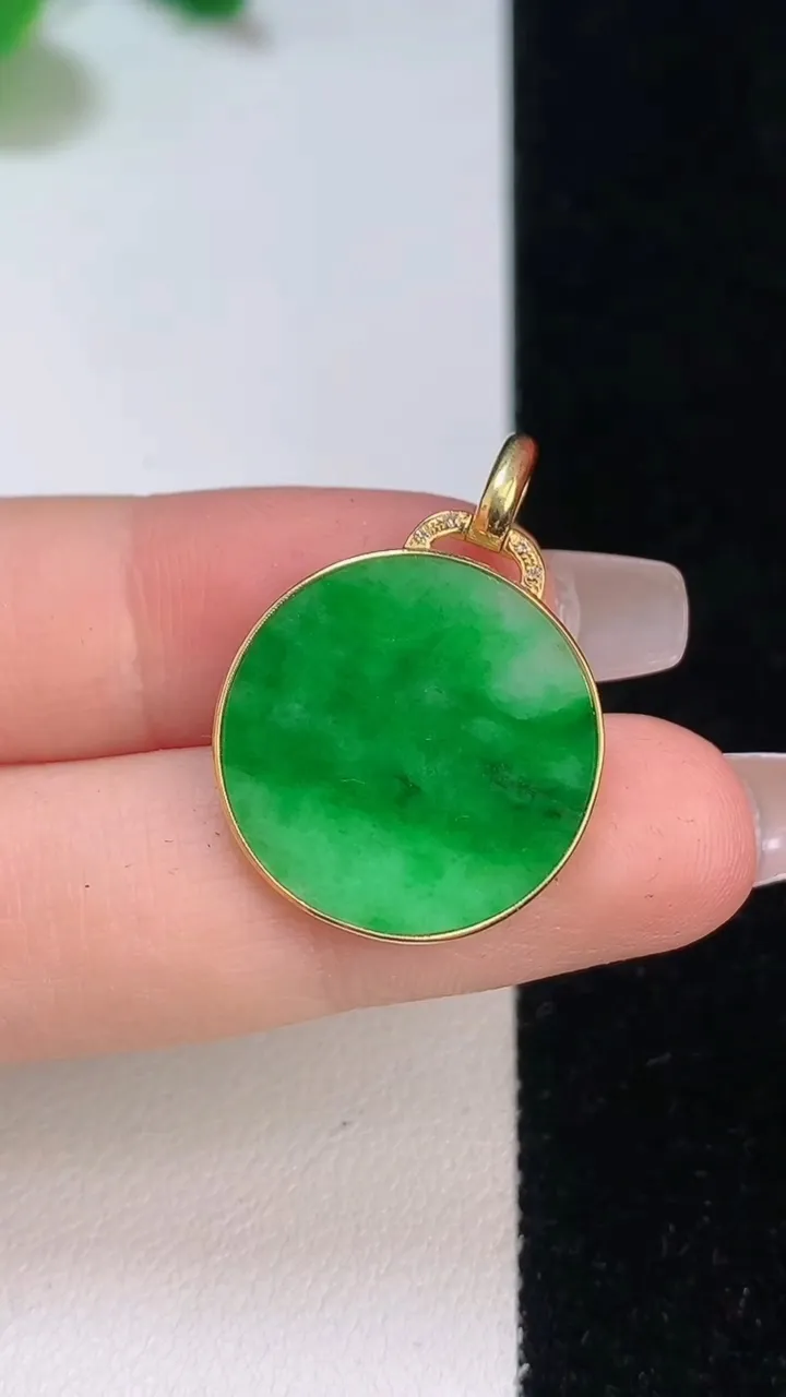 天然A货翡翠无事牌吊坠，尺寸28-20-2，重:2.54g
12月11日