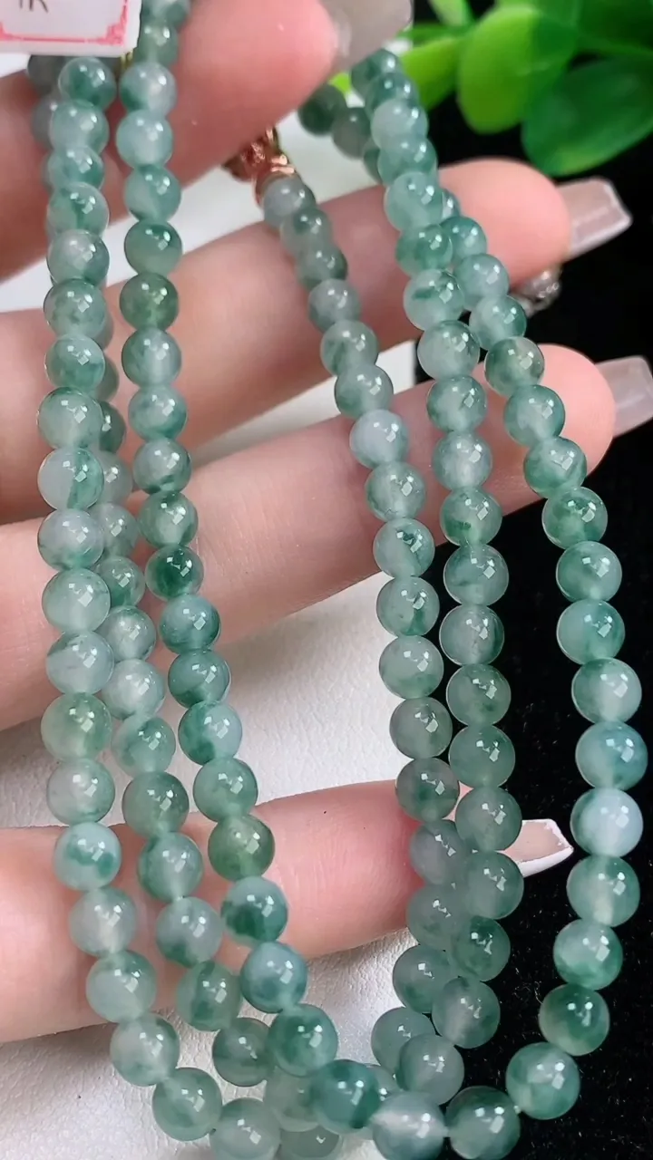 天然A货翡翠冰种飘花圆珠项链，尺寸5-138颗，重量:29.61g
12月11日