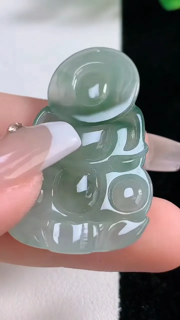 天然A货翡翠飘花观音菩萨吊坠，尺寸42.8-26.1-4.5，重:8.73g
12月11日
