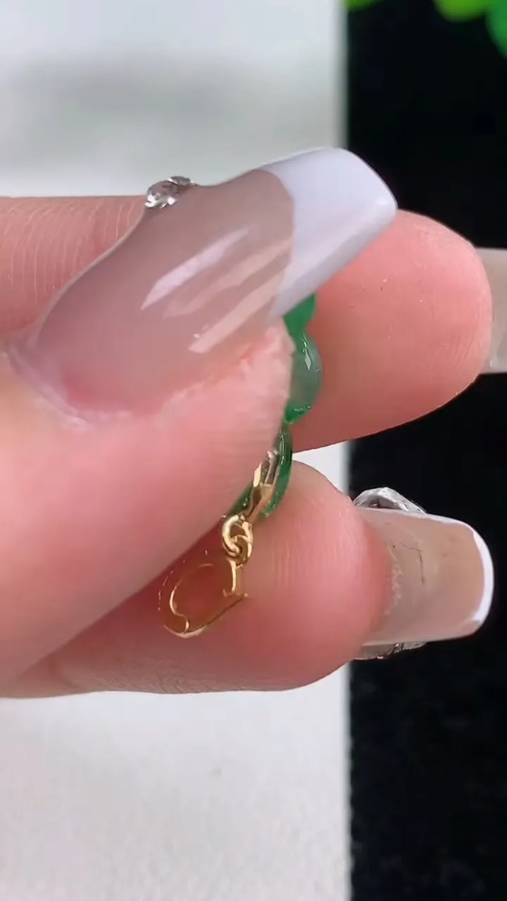 天然A货翡翠貔貅吊坠，尺寸13-8.5-6，重量:1.39g
12月11日