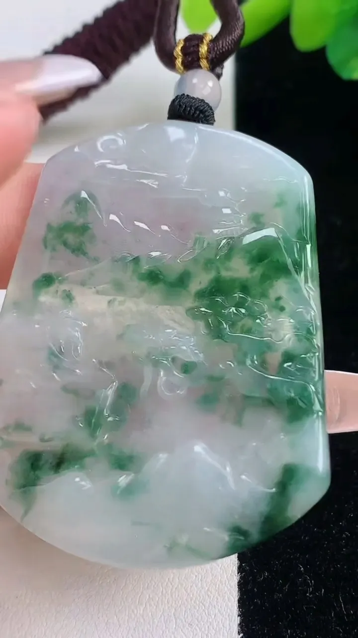 天然A货翡翠牌吊坠，尺寸53-42.2-4，重量:22.38g
12月11日