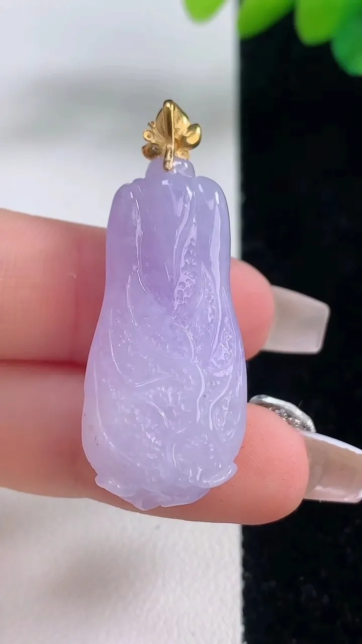 天然A货翡翠18K金紫罗兰白菜吊坠，尺寸34.2-16-10.4，重量:9.19g
12月11日
