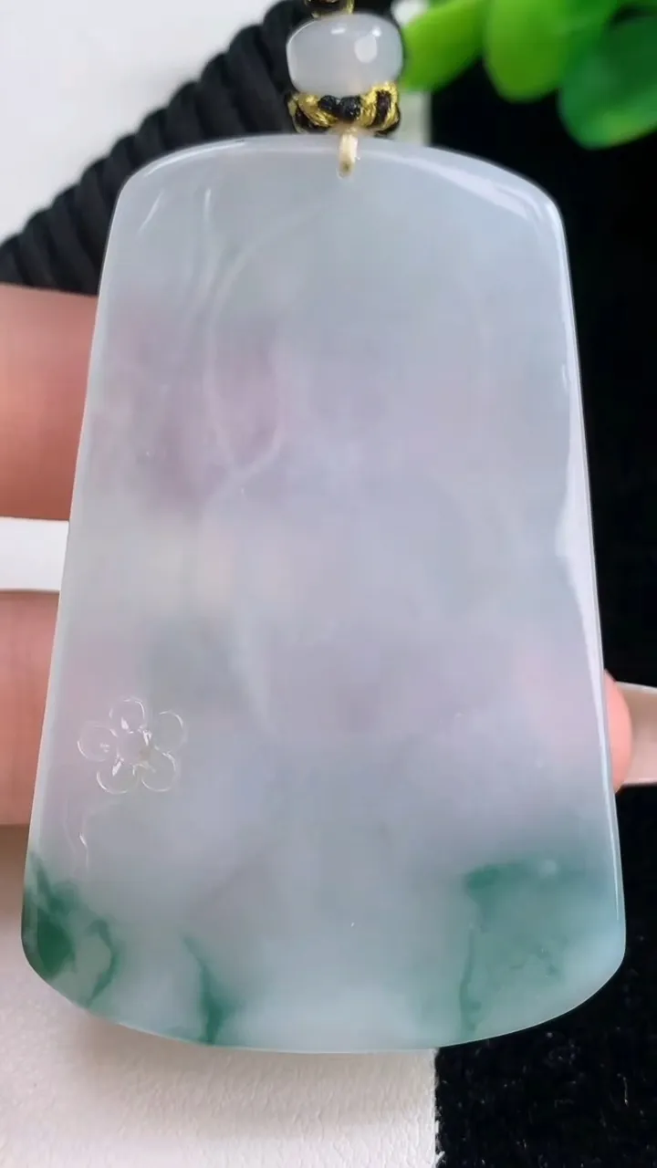 天然A货翡翠冰种飘花大势至菩萨吊坠，尺寸30-39.6-4.7，重量:32.17g
12月11日