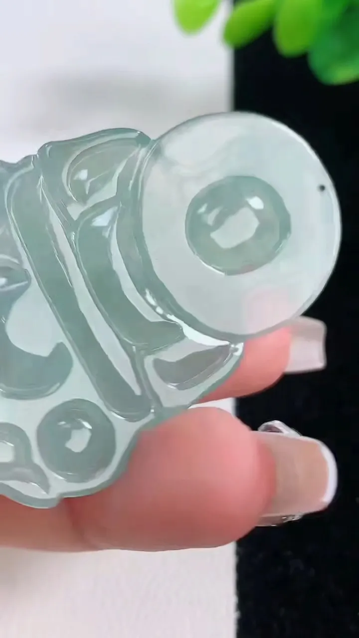 天然A货翡翠观音菩萨吊坠，尺寸49.2-34-5.6，重量:17.13g
12月11日