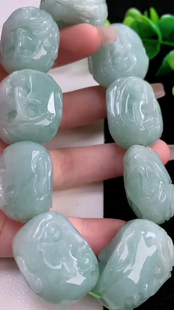 天然A货翡翠罗汉手串，尺寸27-26.6-17，重:214.56g12月11日
工厂直销收藏佳品,种好水足，色泽均匀，有种有色，上手高大气！