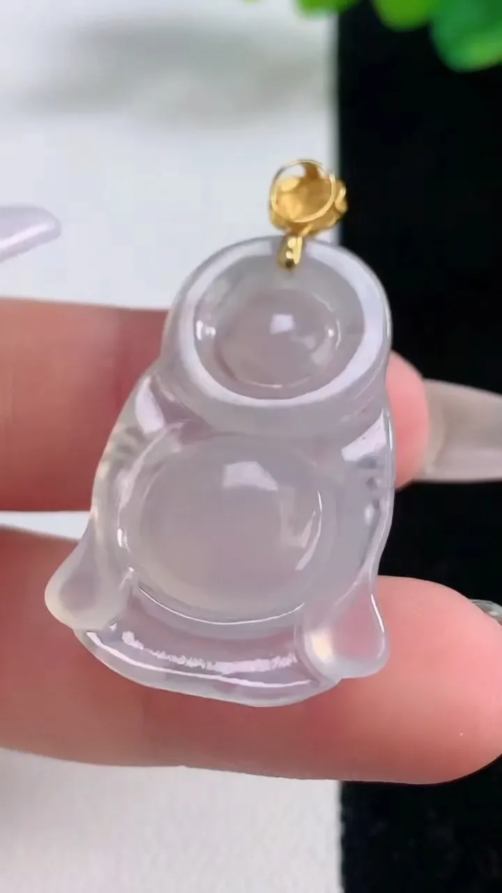 天然A货翡翠种白冰站佛 佛公吊坠，尺寸32.5-22.5-5.7，重量:6.74g
12月11日