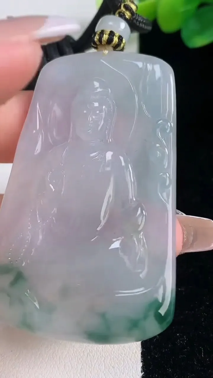 天然A货翡翠冰种飘花大势至菩萨吊坠，尺寸30-39.6-4.7，重量:32.17g
12月11日