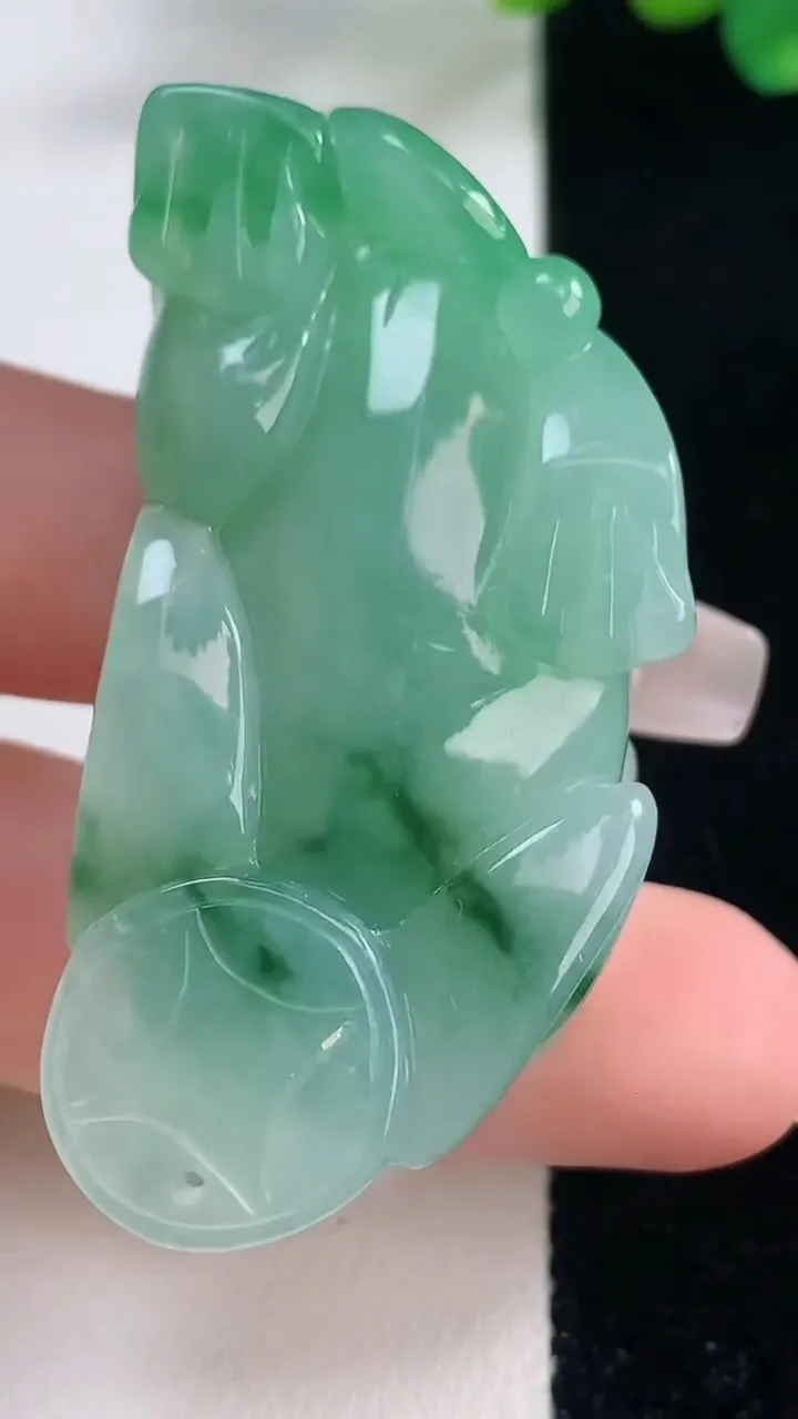 天然A货翡翠貔貅吊坠，尺寸50-24-13，重量:32.32g
12月11日