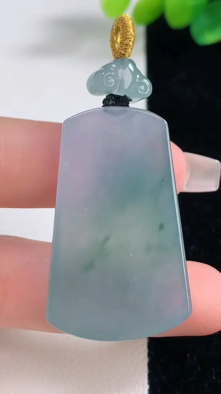 天然A货翡翠冰种飘花仿古无事牌吊坠，尺寸39-23.5-5.9，重量:15.83g
12月11日