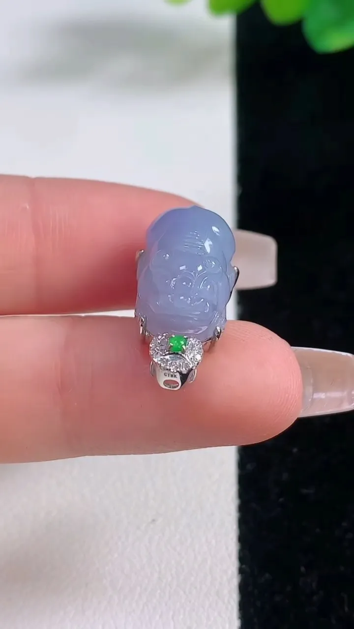 天然A货翡翠18K金紫罗兰貔貅吊坠，尺寸16-10.8-10，重量:3.11g
12月11日