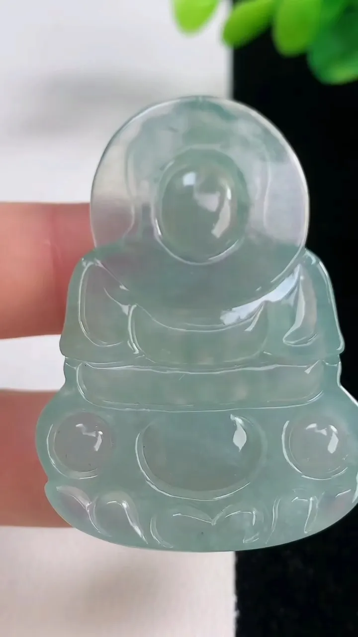 天然A货翡翠观音菩萨吊坠，尺寸49.2-34-5.6，重量:17.13g
12月11日