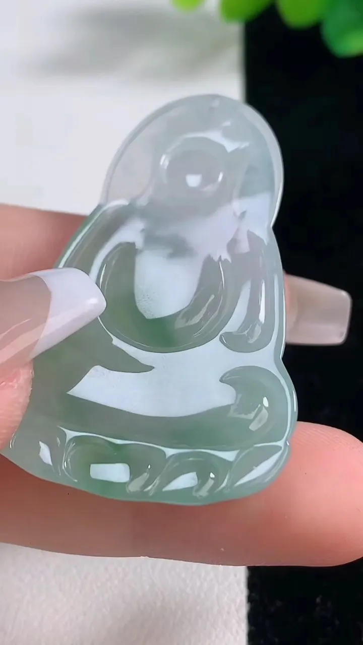 天然A货翡翠观音菩萨吊坠，尺寸46-29.4-5.9，重量:13.49g
12月11日