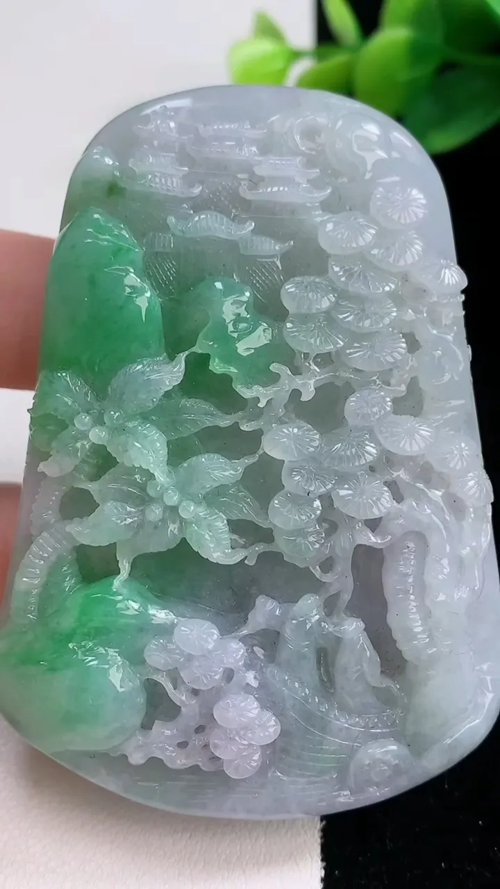 天然A货翡翠山水牌吊坠，尺寸69.8-50.4-13.2，重量:85.50g
12月11日