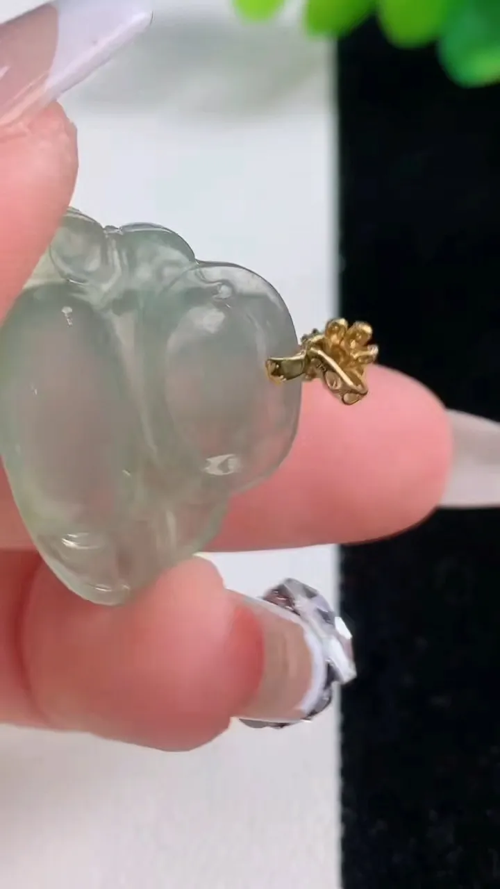 天然A货翡翠佛公吊坠，尺寸20-27.5-5.7，重量:4.69g
12月11日