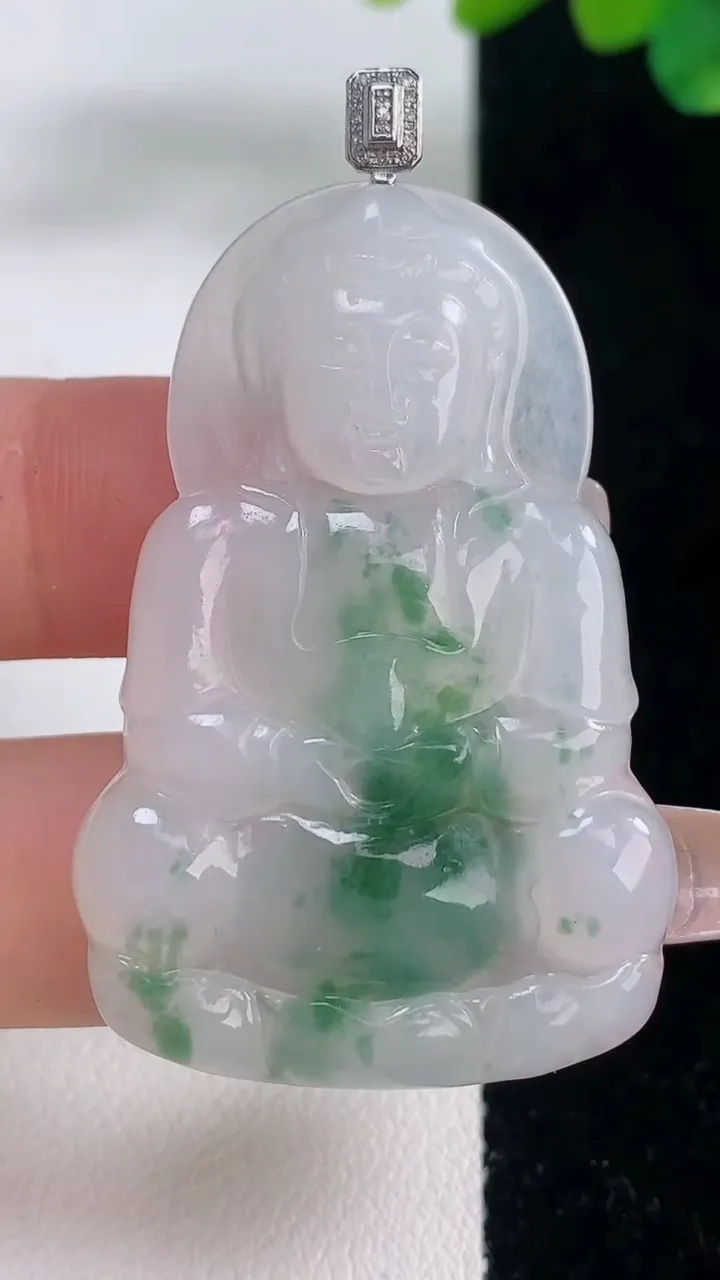 天然A货翡翠种飘花观音菩萨吊坠，尺寸45.8-30.4-3.8，重量:9.57g
12月11日