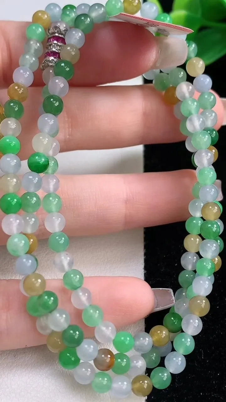 天然A货翡翠冰种三彩圆珠项链，尺寸4.5-140颗，重量:24.00g
12月11日
