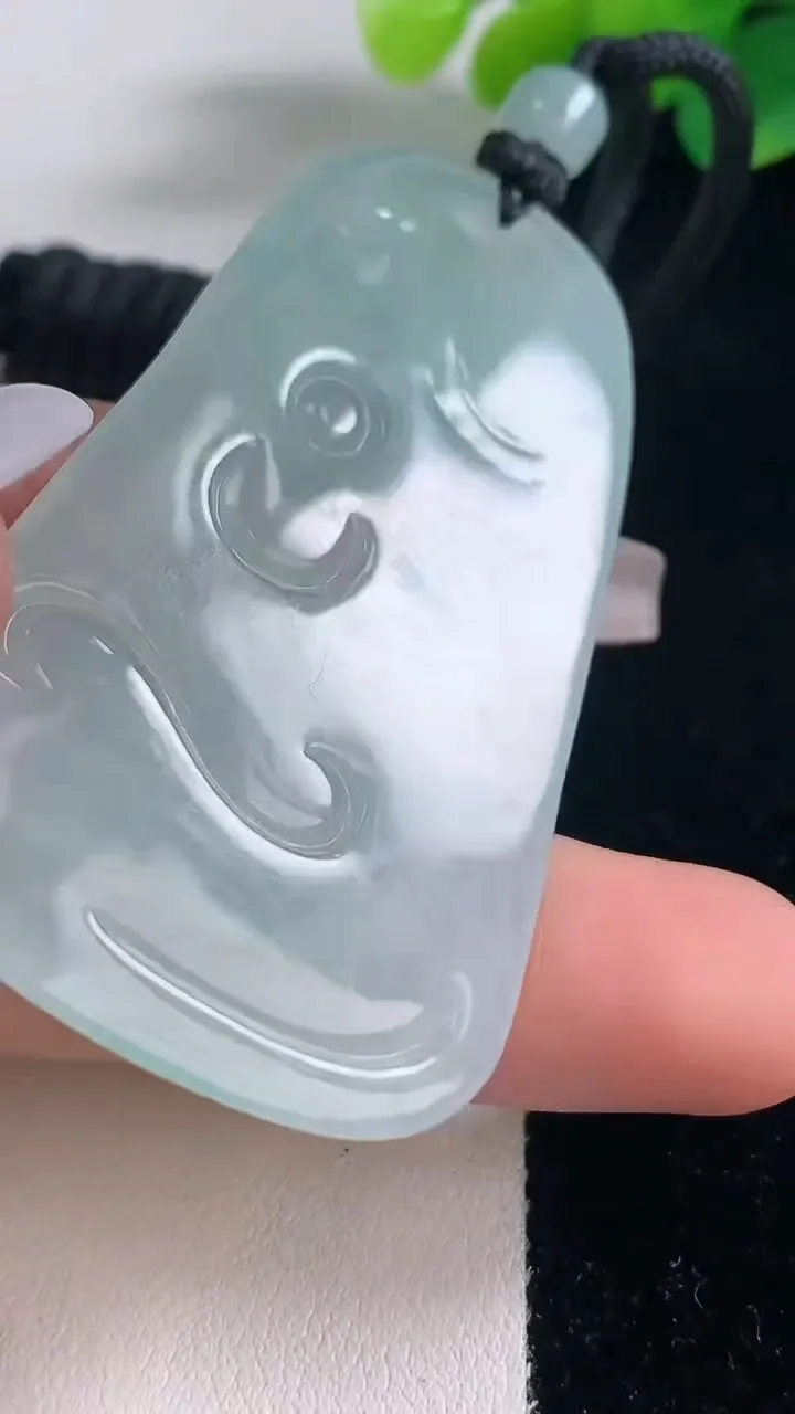 天然A货翡翠普贤菩萨吊坠，尺寸61-35.5-4.5，重量:25.91g
12月11日