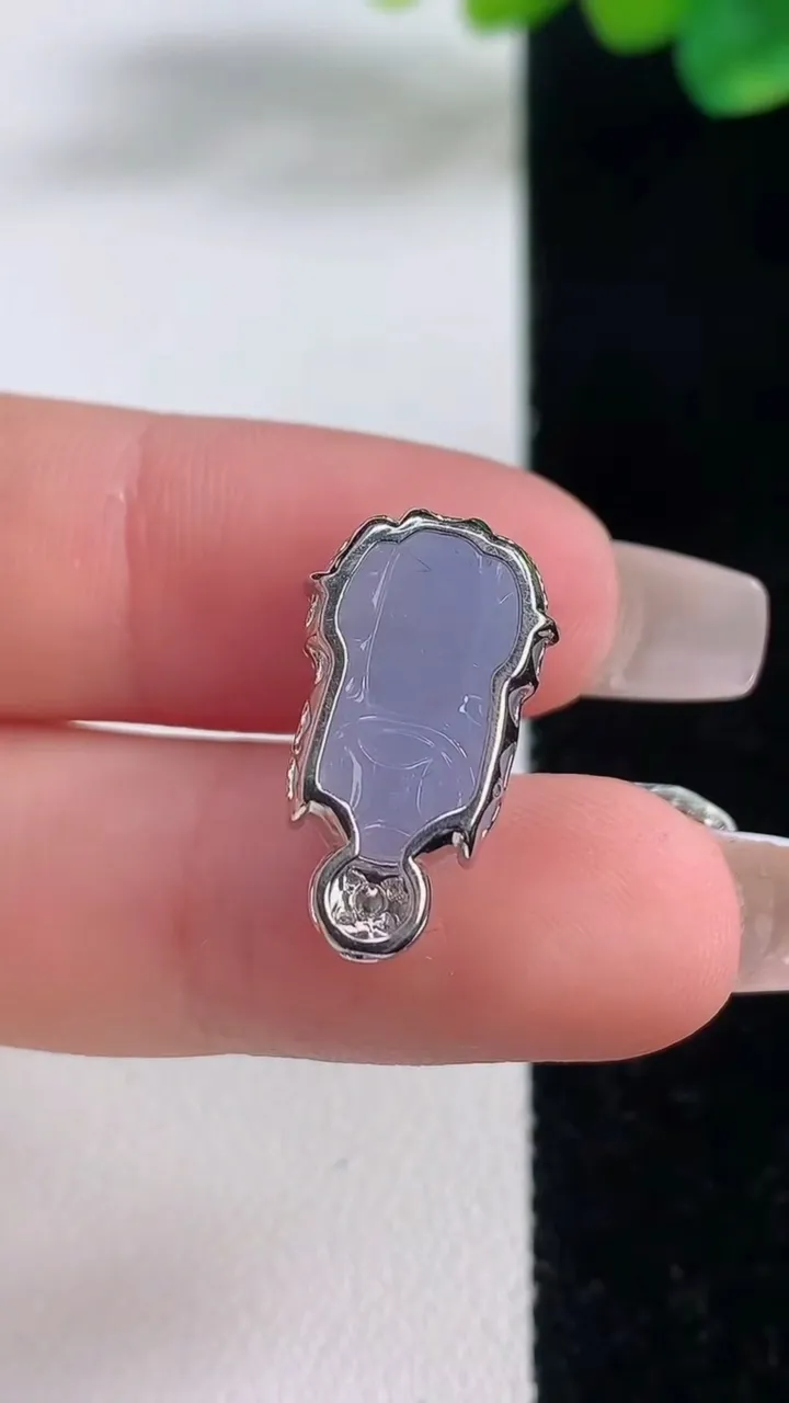 天然A货翡翠18K金紫罗兰貔貅吊坠，尺寸16-10.8-10，重量:3.11g
12月11日