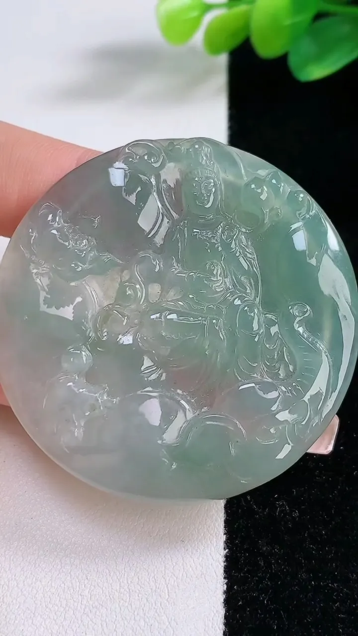 天然A货翡翠普贤菩萨吊坠，尺寸51.6-4.8，重:25.91g
12月11日