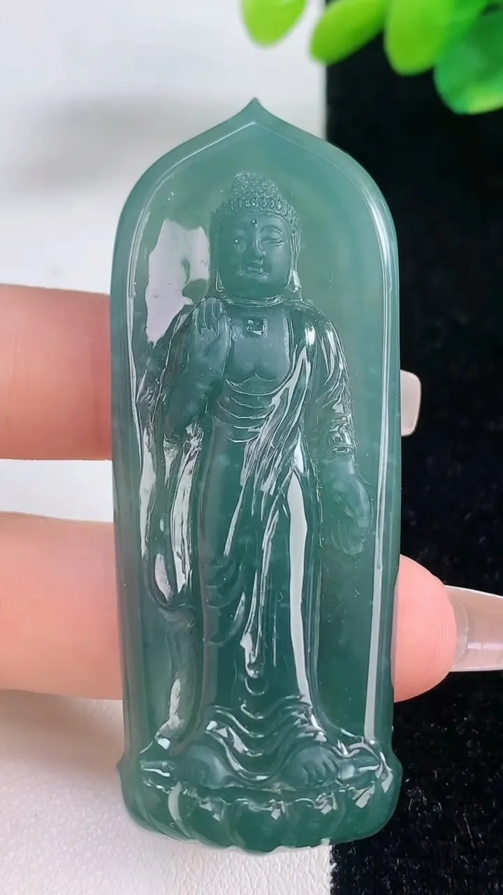 天然A货翡翠阿弥陀佛吊坠，尺寸66-25-6.4，重量:23.30g
12月11日