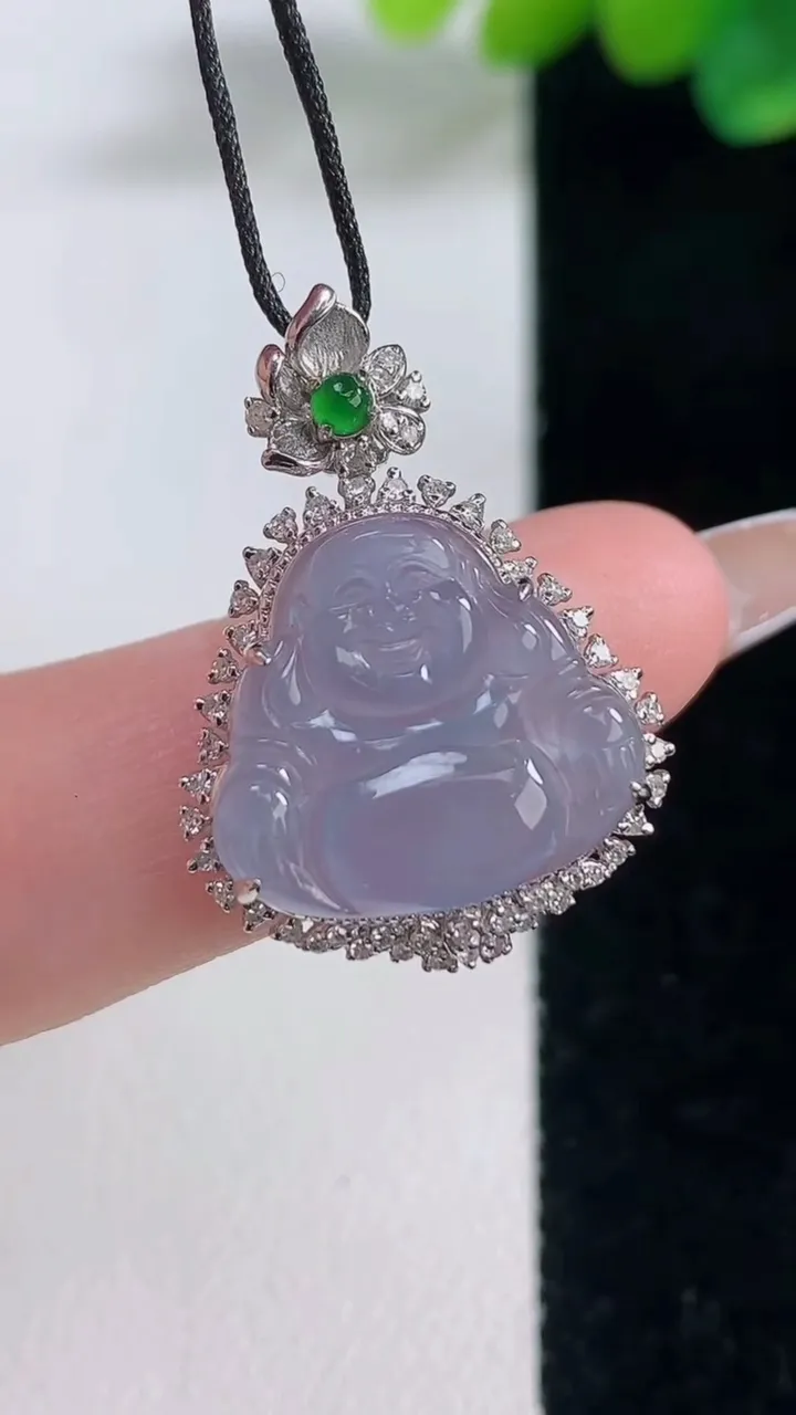 天然A货翡翠18K金紫罗兰佛公吊坠，尺寸26-19-7.7，裸石15-16重量:3.23g
12月11日