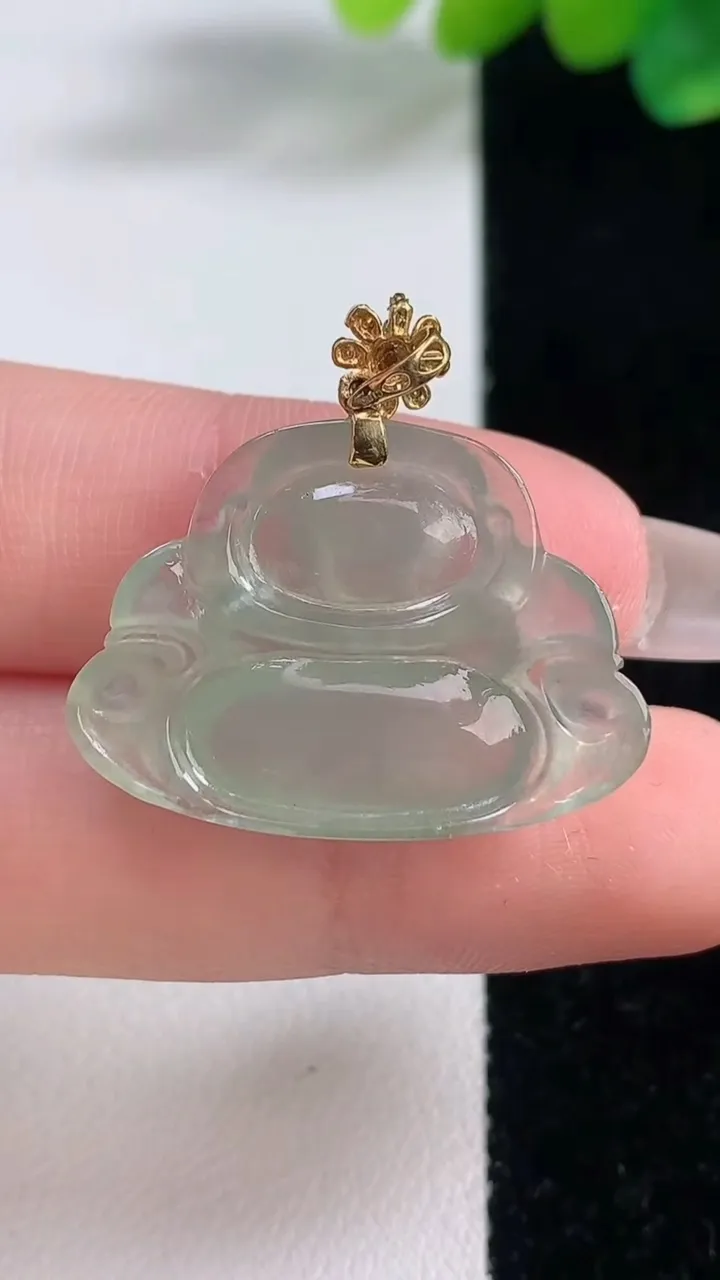 天然A货翡翠佛公吊坠，尺寸20-27.5-5.7，重量:4.69g
12月11日