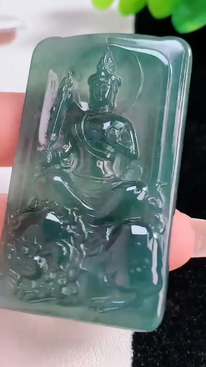 天然A货翡翠蓝水文殊菩萨吊坠，尺寸57-33.6-5.5，重:24.79g
12月11日