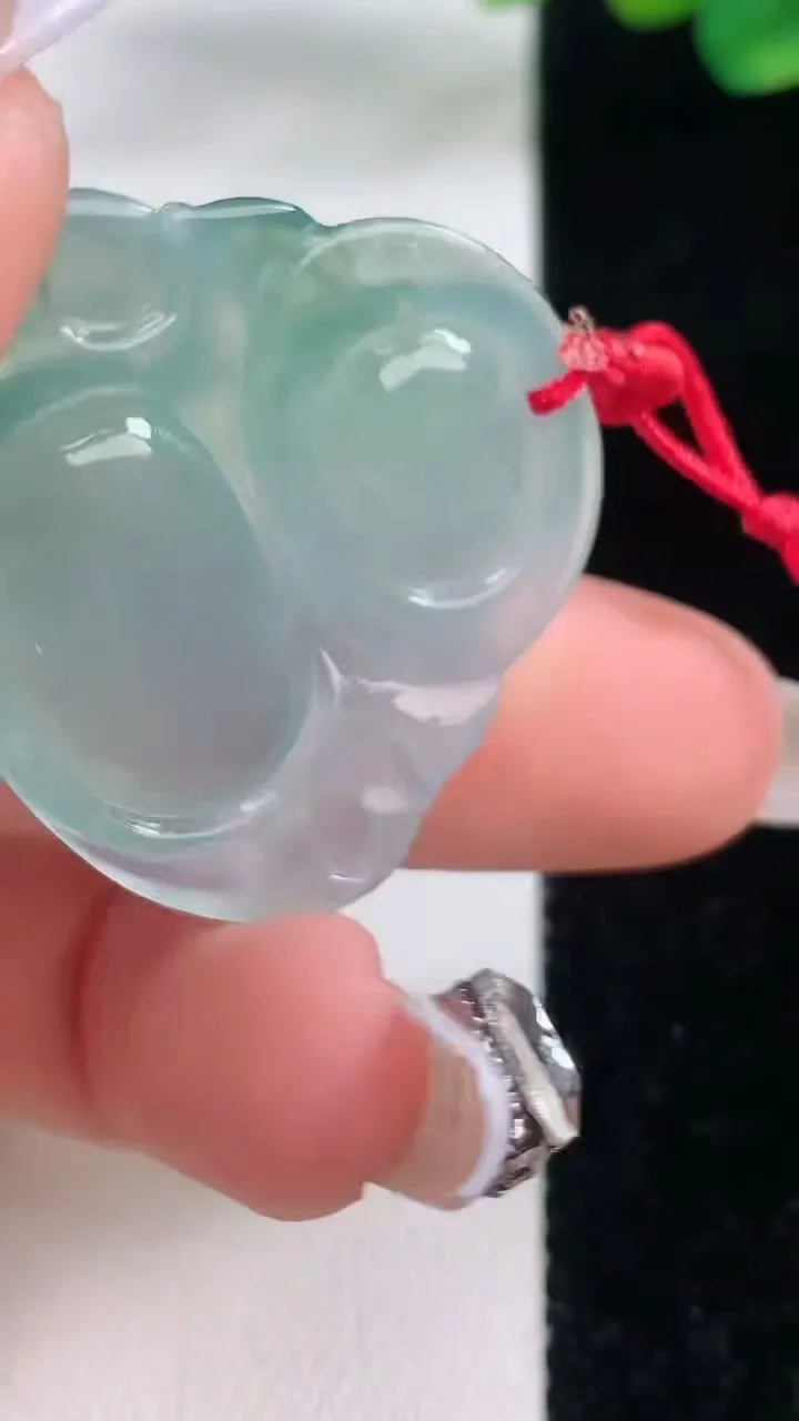 天然A货翡翠佛公吊坠，尺寸30.7-33.5-6.3，重量:9.68g
12月11日