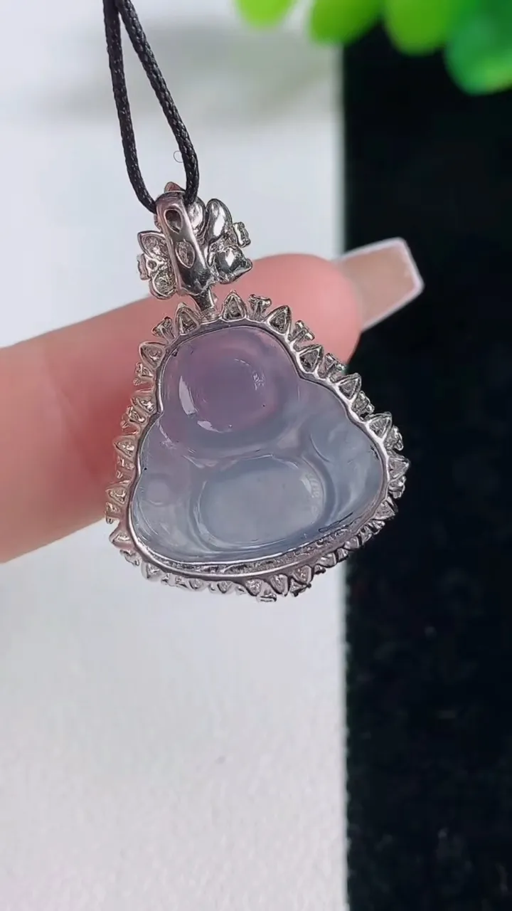 天然A货翡翠18K金紫罗兰佛公吊坠，尺寸26-19-7.7，裸石15-16重量:3.23g
12月11日