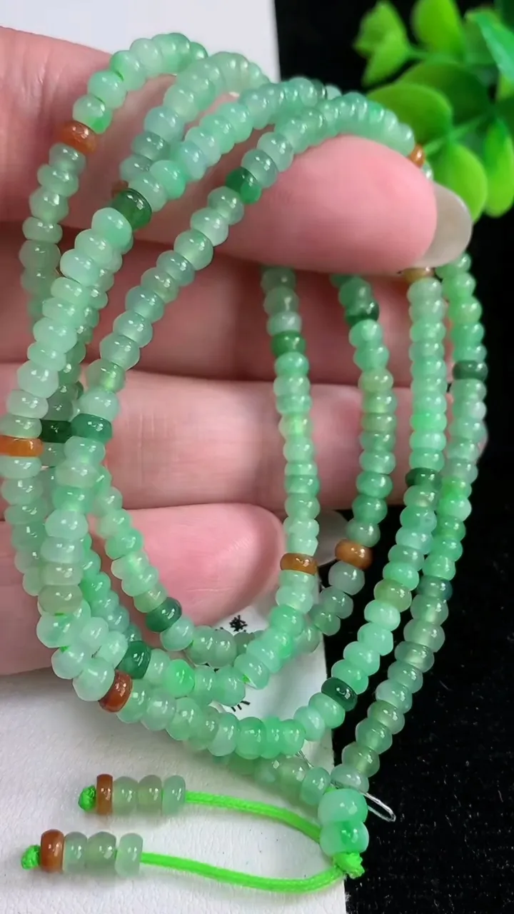 天然A货翡翠双彩算盘珠项链，尺寸3.8-1.8-286颗，重量:24.67g12月12日
工厂直销收藏佳品,种好水足，色泽均匀，有种有色，上手高大气！