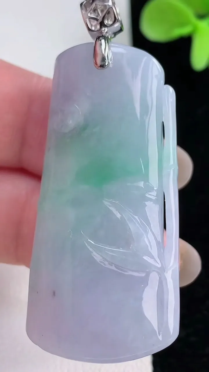 天然A货翡翠18K金春带彩紫罗兰节节高升 竹节吊坠，尺寸46.3-23.2-11.3，重量:27.81g
12月12日