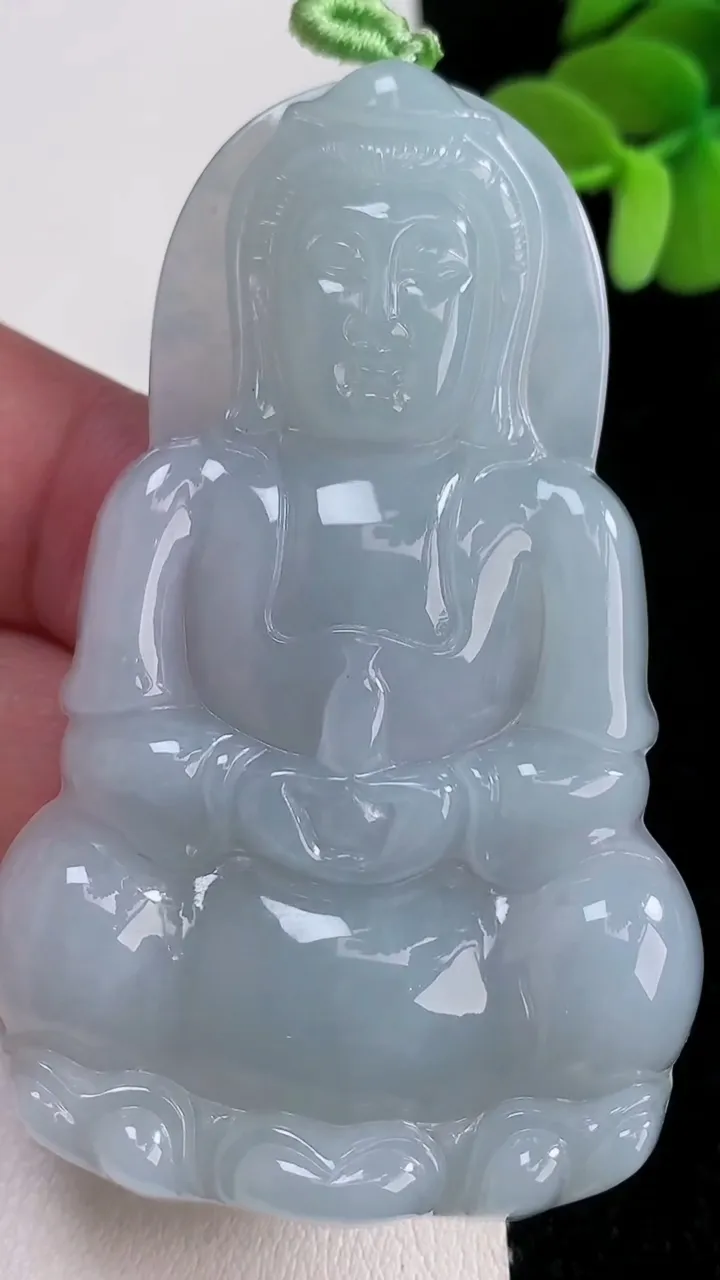 天然A货翡翠紫罗兰观音菩萨吊坠，尺寸66.4-41-6，重量:31.67g
12月12日