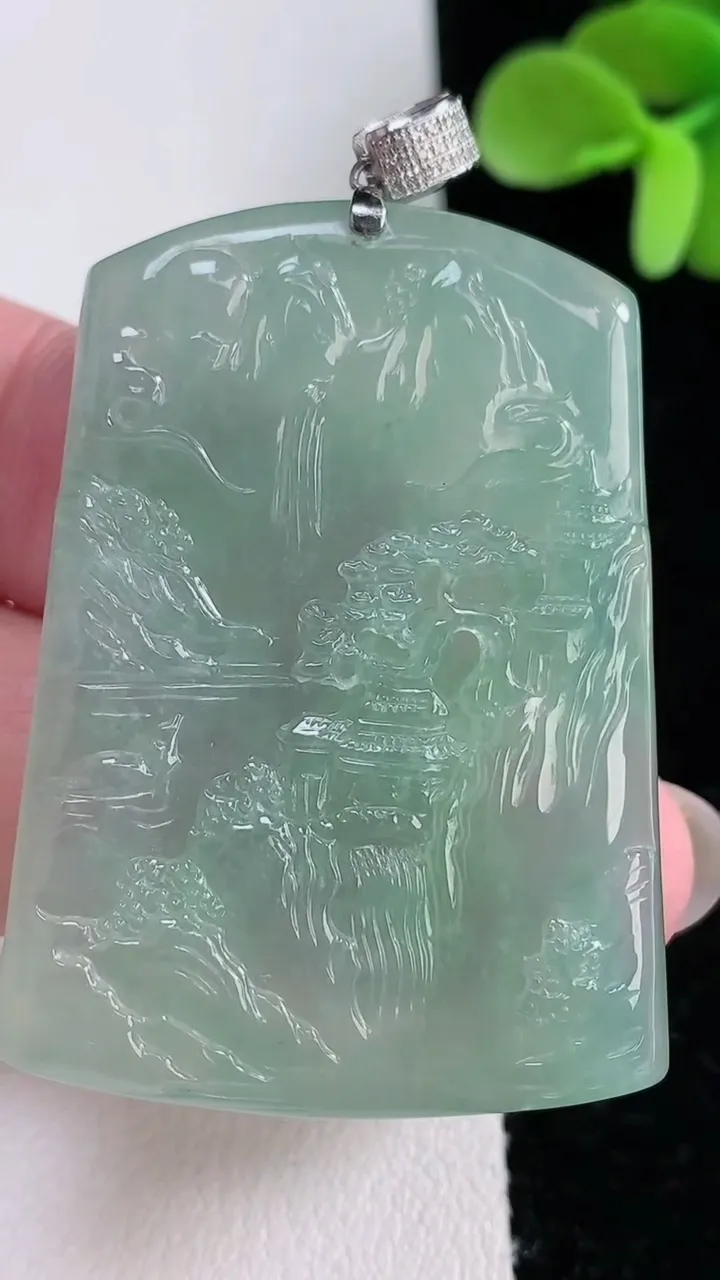 天然A货翡翠山水牌吊坠，尺寸46.3-34.2-5.2，重量:23.61 g
12月12日