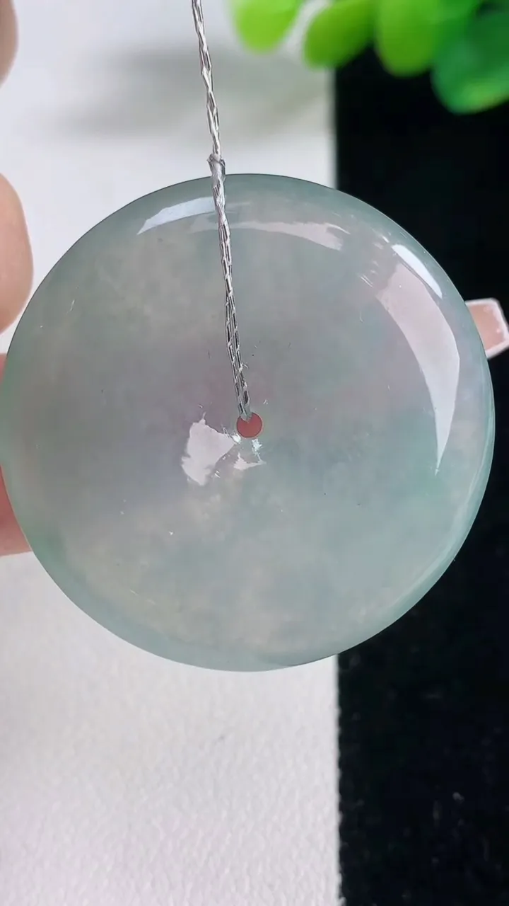 天然A货翡翠种飘花平安扣吊坠，尺寸34.5-6，重量:15.07g
12月12日