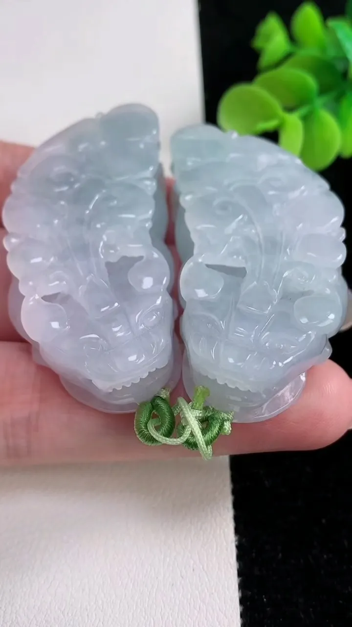 天然A货翡翠紫罗兰貔貅吊坠，尺寸51-26-13.2，重量:77.89g
12月12日