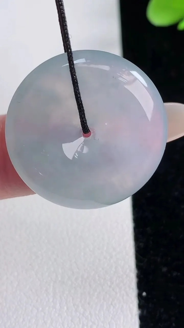 天然A货翡翠紫罗兰平安扣吊坠，尺寸25.3-4.6，重量:6.52g
12月12日