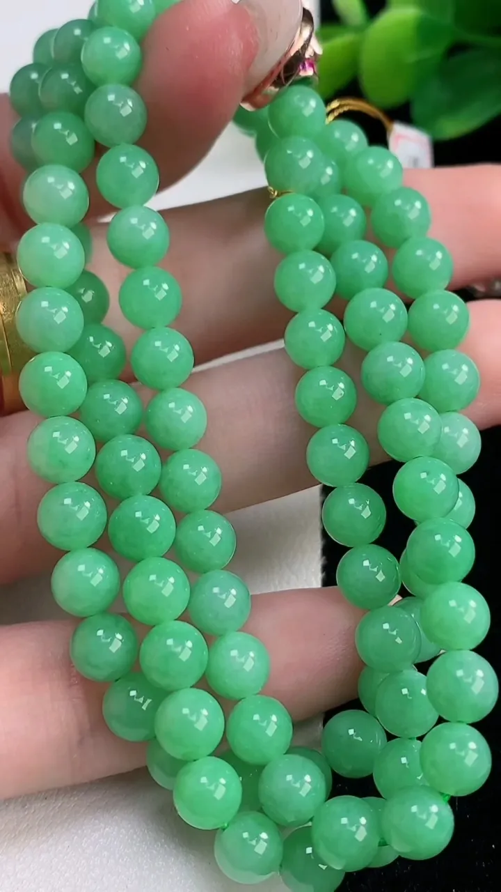 天然A货翡翠圆珠项链，尺寸6-94颗，重量:40.15g12月12日
工厂直销收藏佳品,种好水足，色