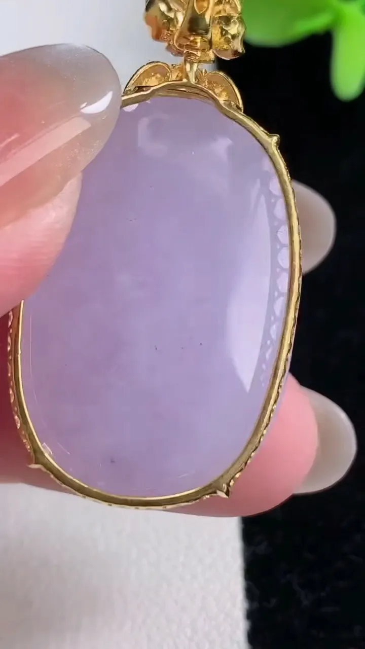 天然A货翡翠18K金紫罗兰蛋面吊坠，尺寸43.2-31-21.6-12.7，重量:20.16g
12月12日