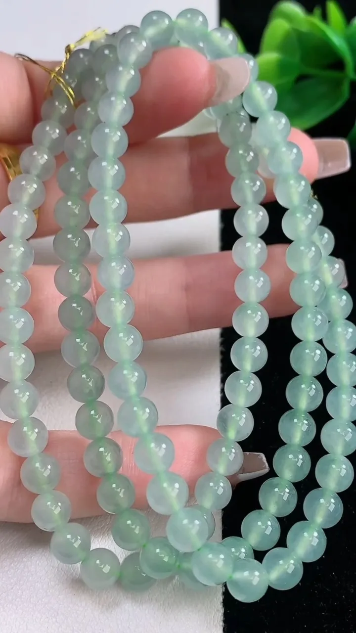 天然A货翡翠圆珠项链，尺寸5.8-108颗，重量:40.97g
12月12日