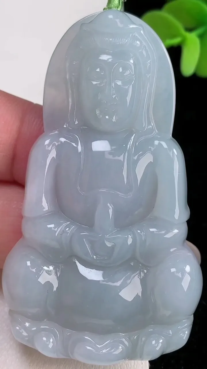 天然A货翡翠紫罗兰观音菩萨吊坠，尺寸67-38.7-6.2，重量:32.72g
12月12日