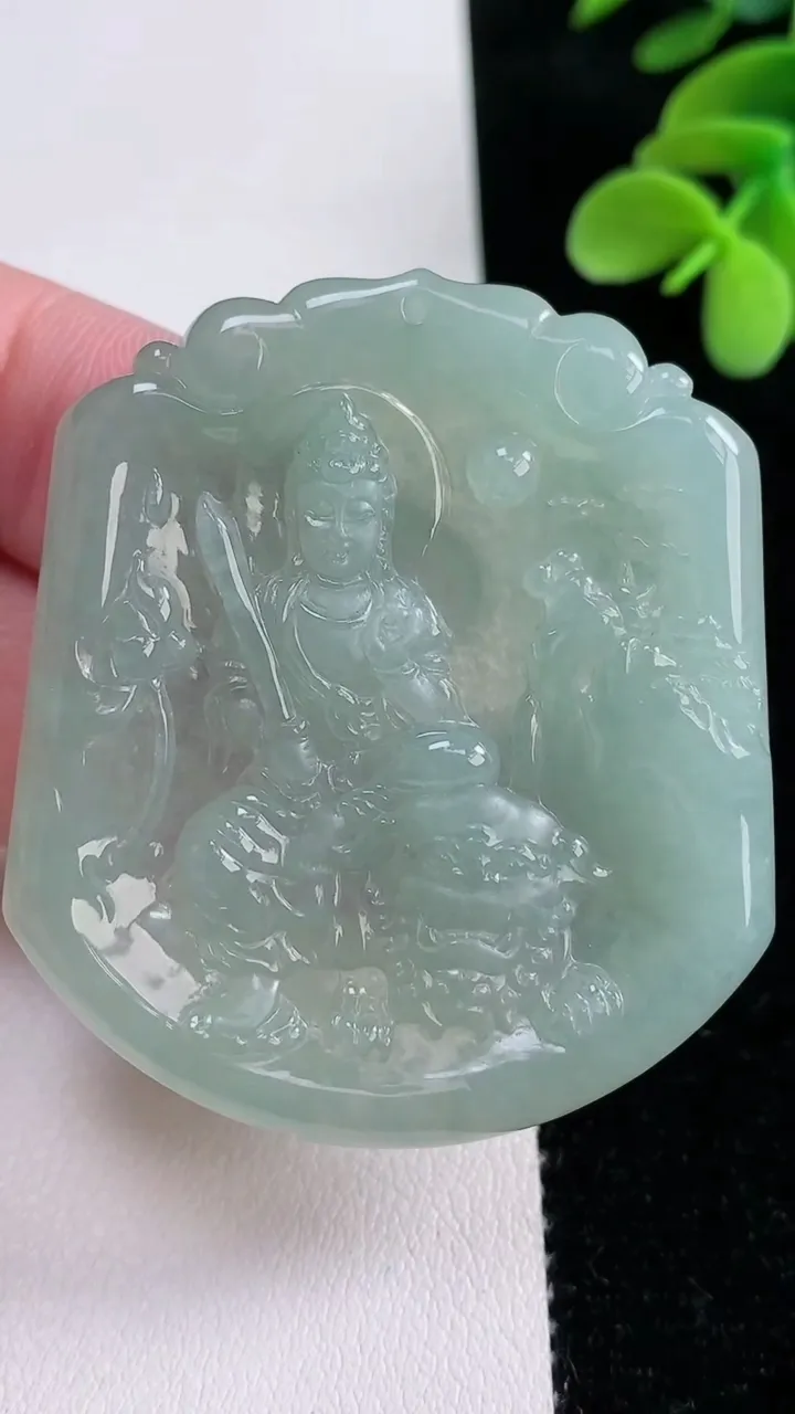 天然A货翡翠文殊菩萨吊坠，尺寸49.2-43.7-4.8，重量:25.88g
12月12日