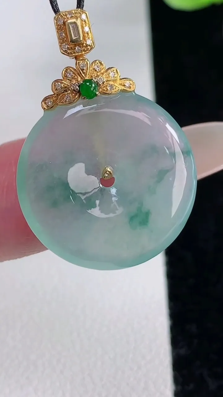 天然A货翡翠种飘花平安扣吊坠，尺寸20.8-3.5，重量:4.43g
12月12日