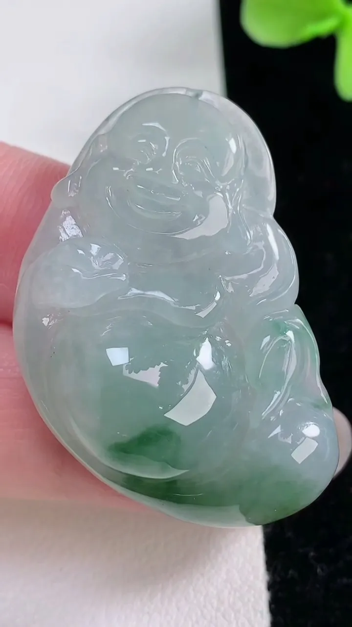 天然A货翡翠冰种飘花布袋佛吊坠，尺寸40.3-26.4-11.8，重量:17.99g
12月12日