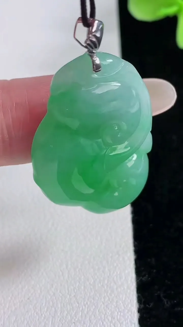 天然A货翡翠如意吊坠，尺寸35.7-22.7-5，重量:9.11g
12月12日