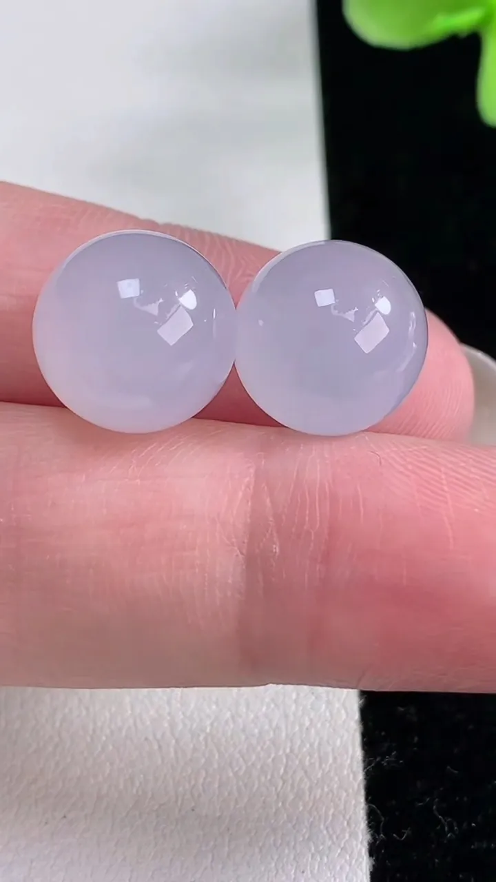 天然A货翡翠种紫罗兰圆珠镶嵌件一对，尺寸12.3，重量:7.80g
12月12日