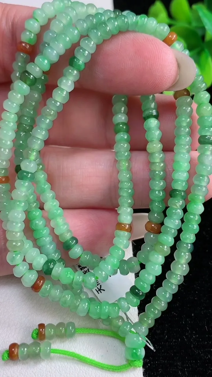 天然A货翡翠双彩算盘珠项链，尺寸3.8-1.8-286颗，重量:24.67g12月12日
工厂直销收藏佳品,种好水足，色泽均匀，有种有色，上手高大气！