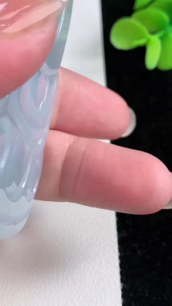 天然A货翡翠紫罗兰观音菩萨吊坠，尺寸66.4-41-6，重量:31.67g
12月12日